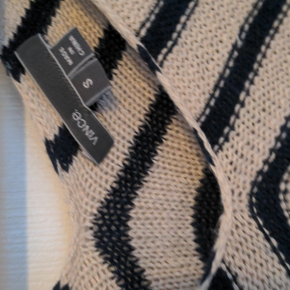 Vince. Top - Picture 3 of 3